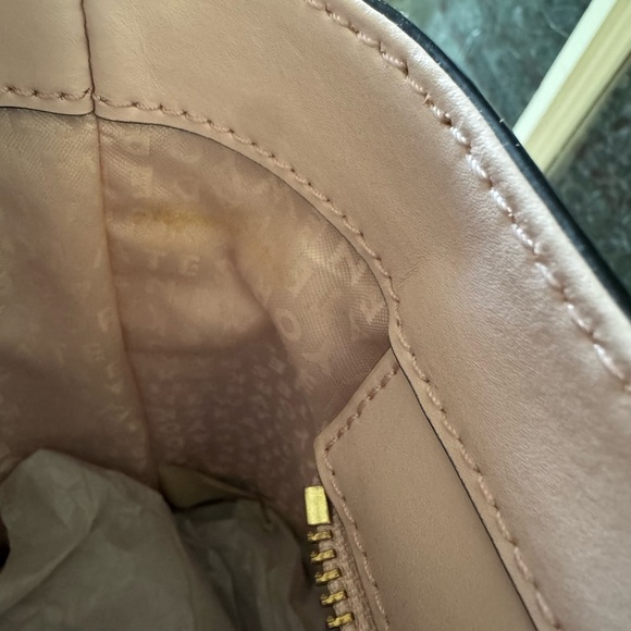 Kate Spade
EUC Kate Spade Sawyer Street
Maxi Tote - Picture 6 of 11